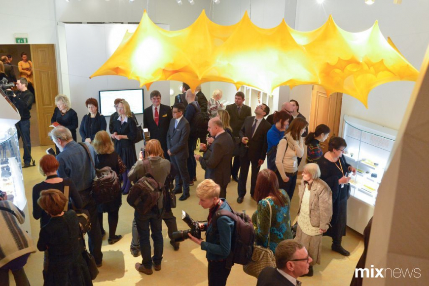 AN EVENT IN THE MUSEUM OF NATURAL HISTORY: AMBER THROUGH TIMES
