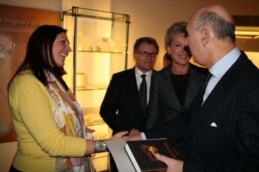 ROME HOSTS WITH DELIGHT IVETA VECENĀNES INSTALLATION AND INGA ĻAŠENKO AMBER THREAD