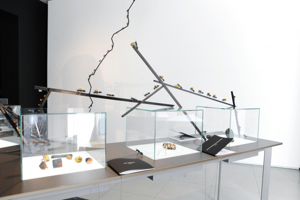 NEW EXHIBITION AMBER IN CONETEMPORARY ART JEWELLERY